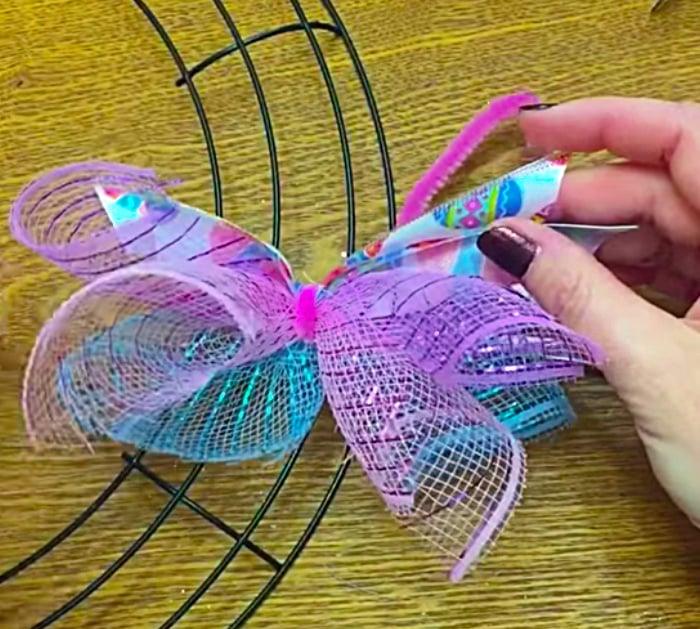 Make a beautiful cheap easy quick Mesh Easter Wreath for the front door of your home.