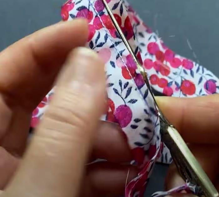 DIY scrunchie charm bracelet tutorial