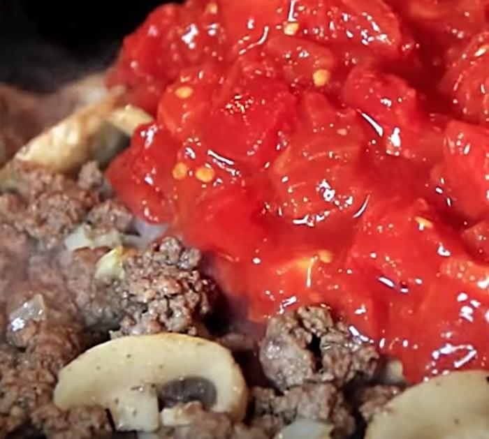 Make a casserole with ground beef and macaroni