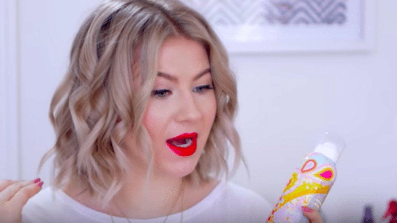 You Can Have Your Own Stylish Beach Waves By Doing What She Does. Learn How!