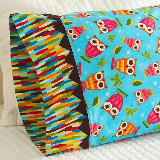 Prairie Point Pillowcase, a pretty DIY pillowcase worth sewing this weekend and a classic sewing tutorial worth bookmarking