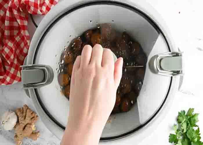 Slow cooking the honey garlic meatballs