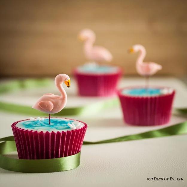 Cool Cupcake Decorating Ideas - Flamingo Cupcakes - Easy Ways To Decorate Cute, Adorable Cupcakes - Quick Recipes and Simple Decorating Tips With Icing, Candy, Chocolate, Buttercre