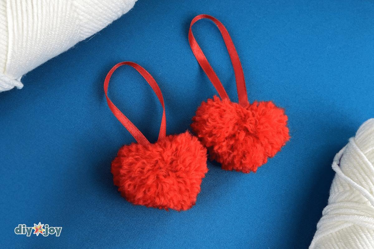 Pom Pom Hearts — craft pom poms