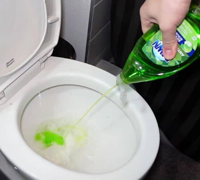 How to Unclog a Toilet With Dish Soap