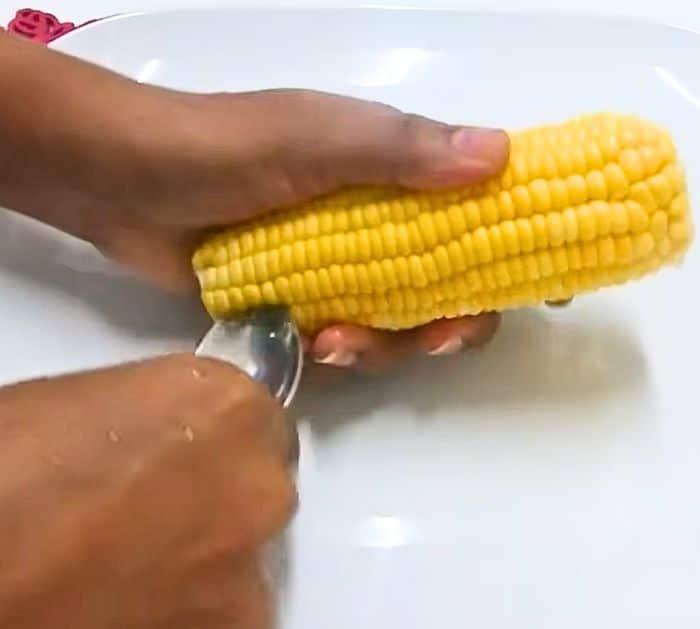 Remove Corn Kernels From the Cob