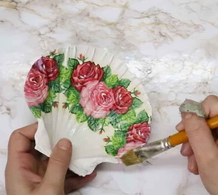 Mod Podge Seashell Decor - Shell Painting