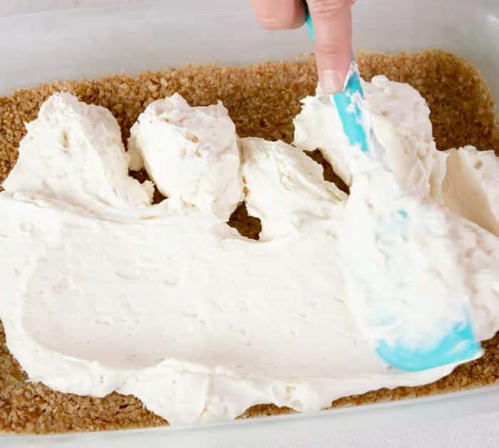 Easy Grandma's Strawberry Pretzel Salad Recipe