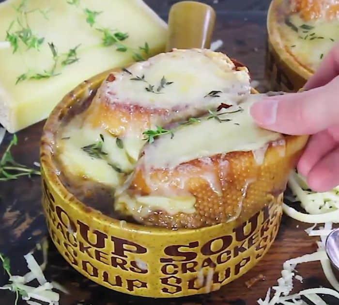 Easy To Make Crockpot French Onion Soup