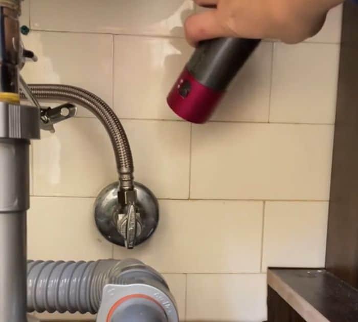 How to Fix a Frozen Pipe