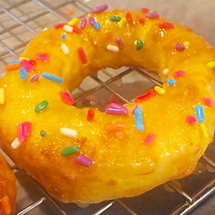 How To make Air Fryer Donuts - Easy Air Fryer Dessert Ideas - Air fryer Donuts With Canned Biscuits