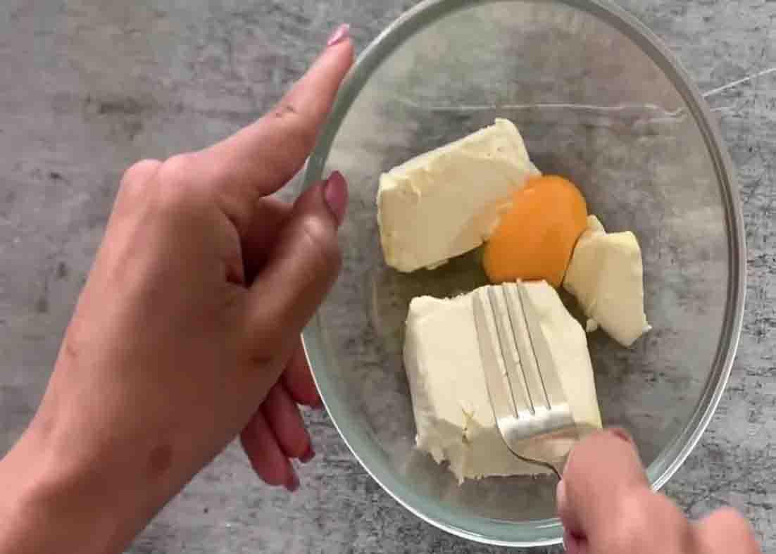 Combining the cream cheese and egg for the microwave cheesecake recipe