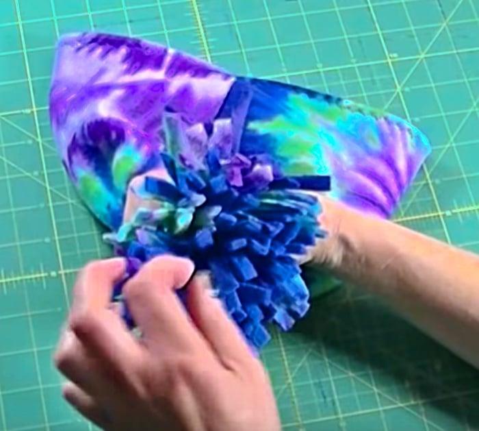 Learn to make this simple DIY 1 Hour Winter Fleece Hat
