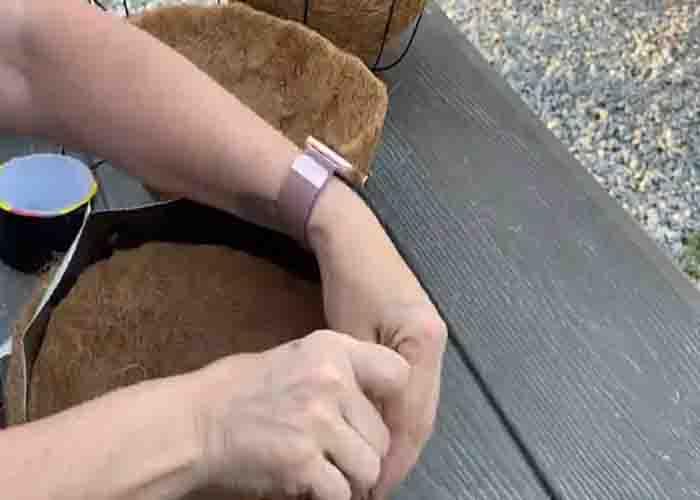 Assembling the flower sphere basket