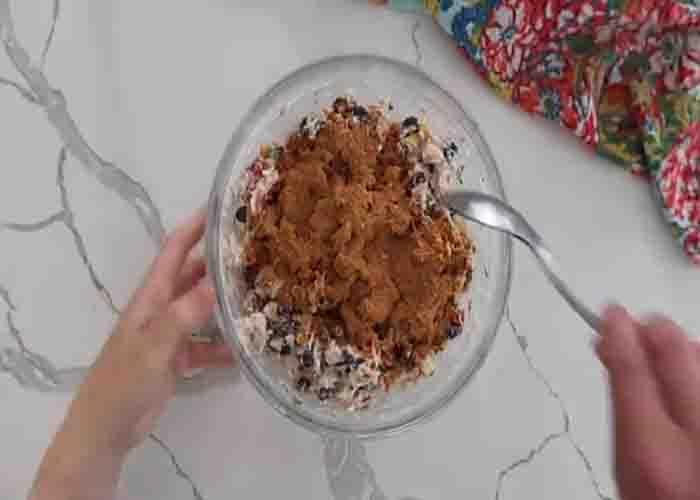 Seasoning the Mexican tuna salad
