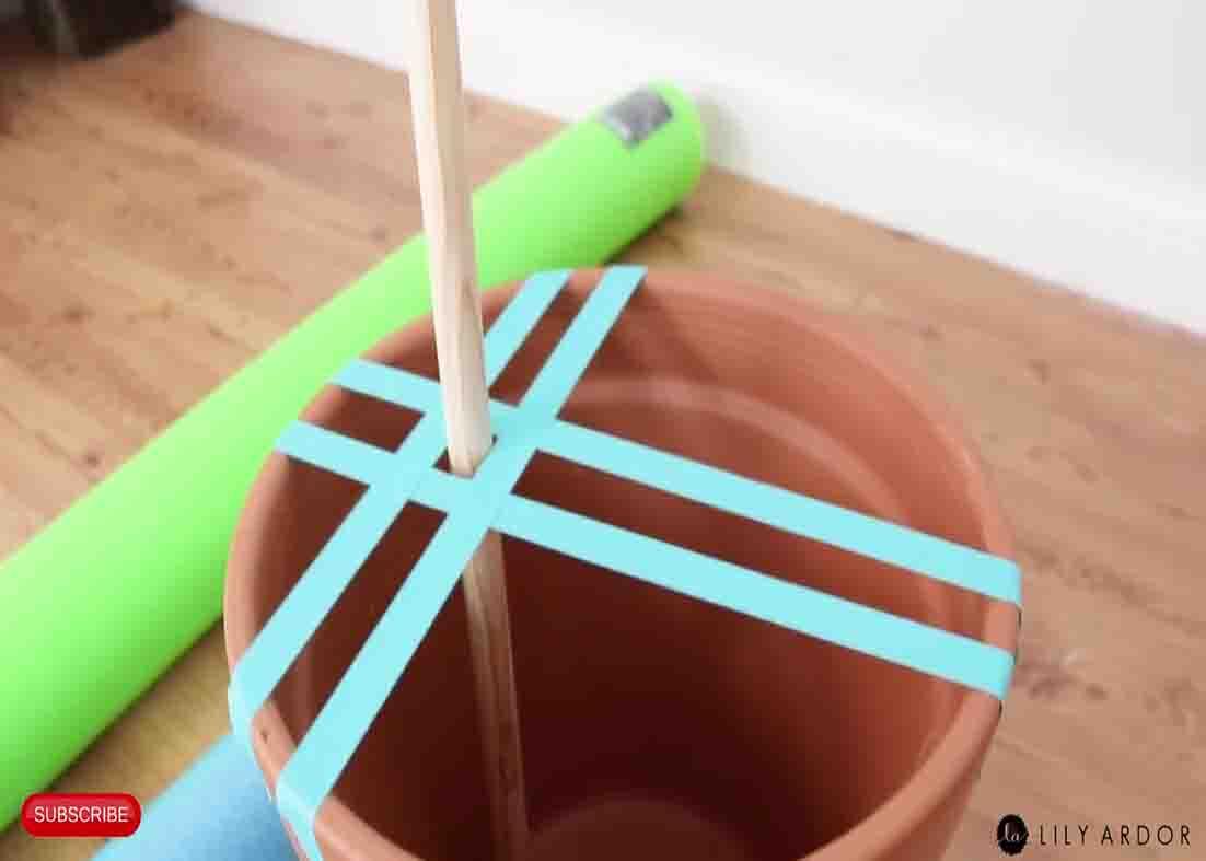 Putting tape to the pot to support the dowels