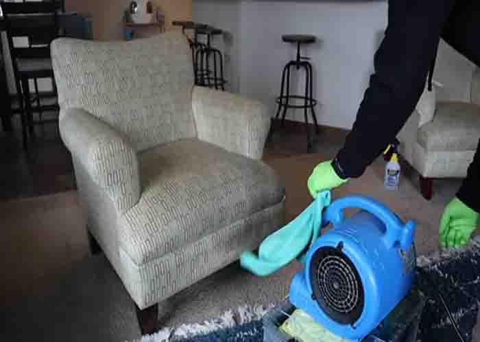 Drying the upholstery quickly using a box fan