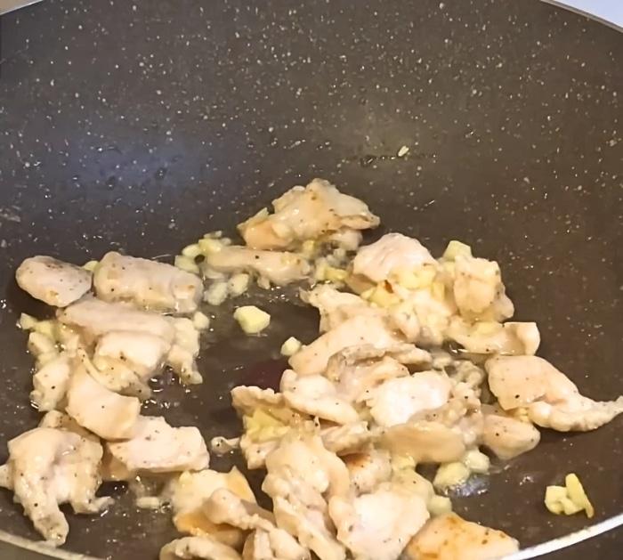 Super Quick Stir Fry Broccoli and Carrot With Chicken Recipe
