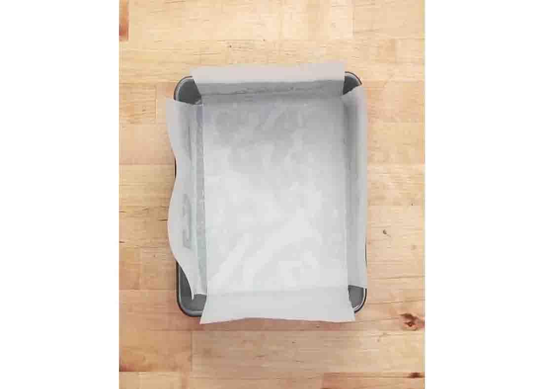 Lining the baking pan with parchment paper