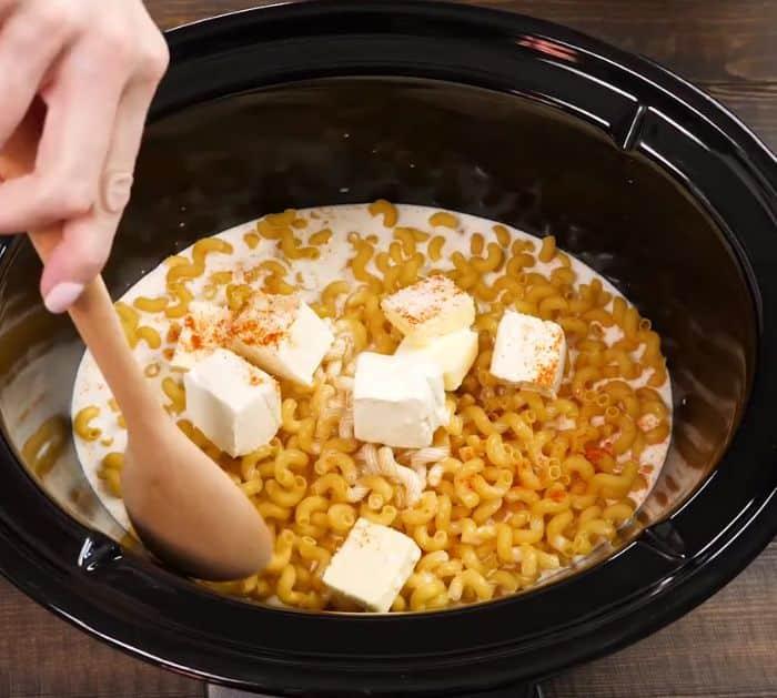 Easy To Make Crockpot Mac and Cheese With Cream Cheese