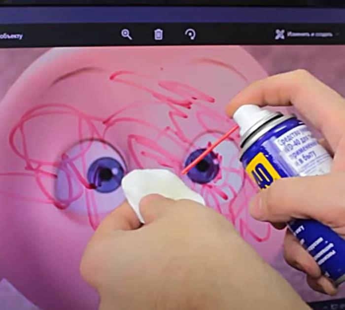 Clean Marker Of Of A Computer Screen With WD 40