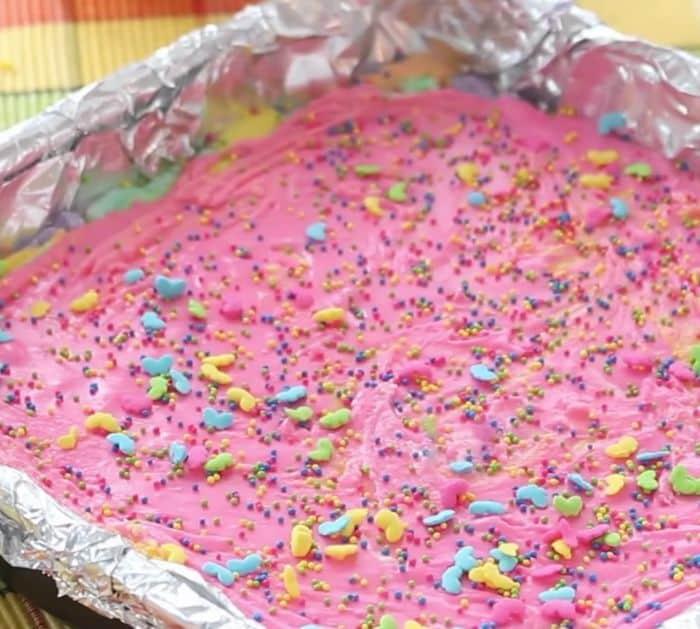 How To Make No-Bake Colorful Rainbow Fudge