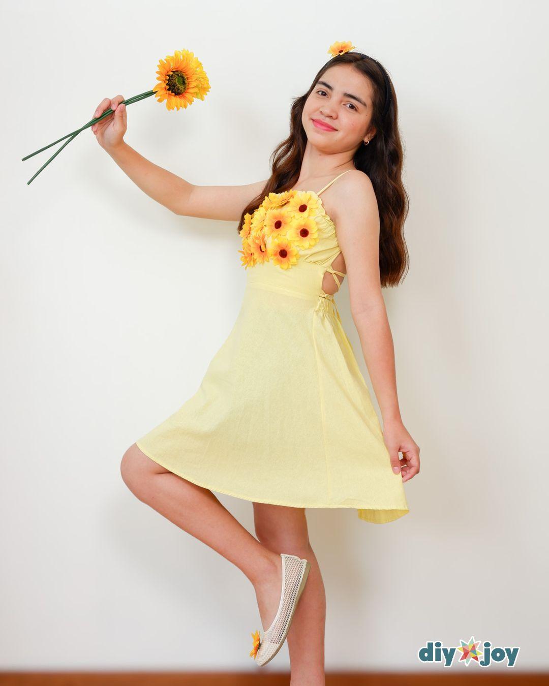 Couples Costume Sunflower And Gardener - sunflower girl costume built on one plain yellow dress and glued flowers.