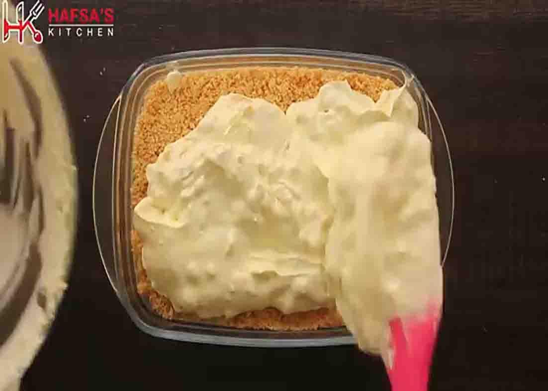 Assembling the pineapple cream delight