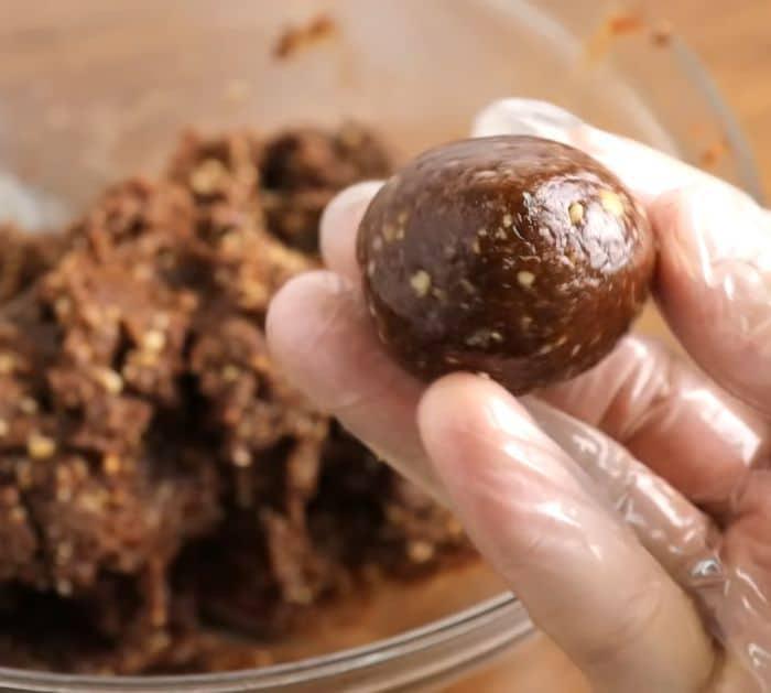 3-Ingredient No-Bake Chocolate Balls Recipe Ingredients