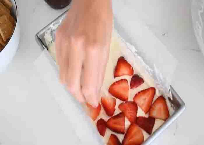 Assembling the neapolitan icebox cake