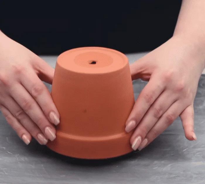 Easy Pour Painted Terra Cotta Pots Tutorial