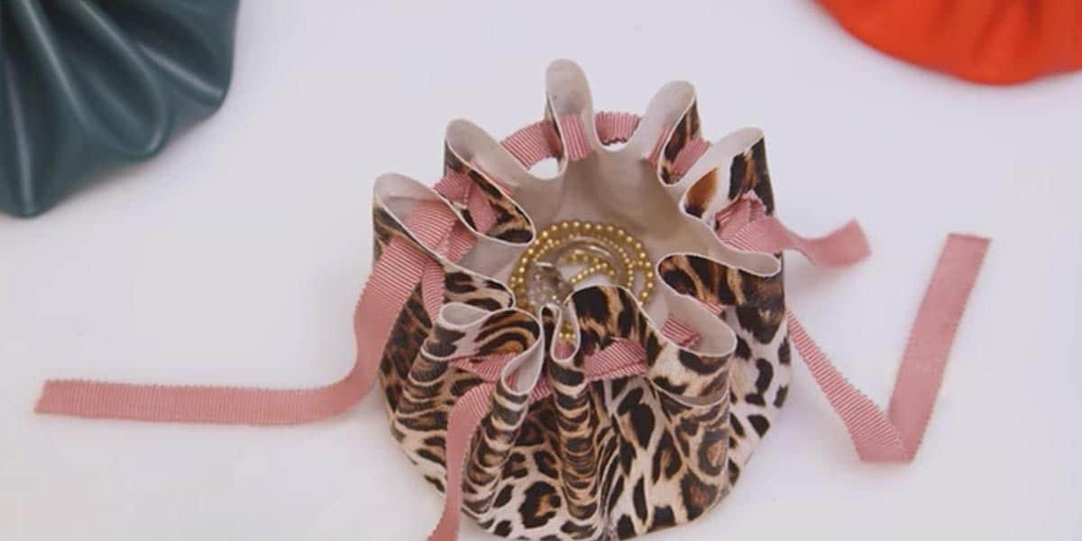 She Makes The Best Little Jewelry Holder For Traveling (Watch!)