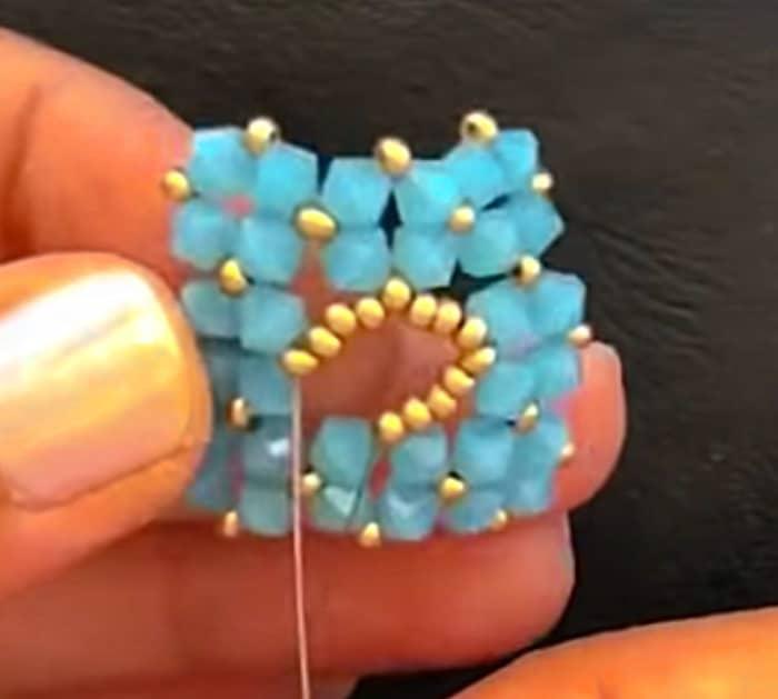 Learn To Make this DIY beaded bracelet for a gift at Christmas