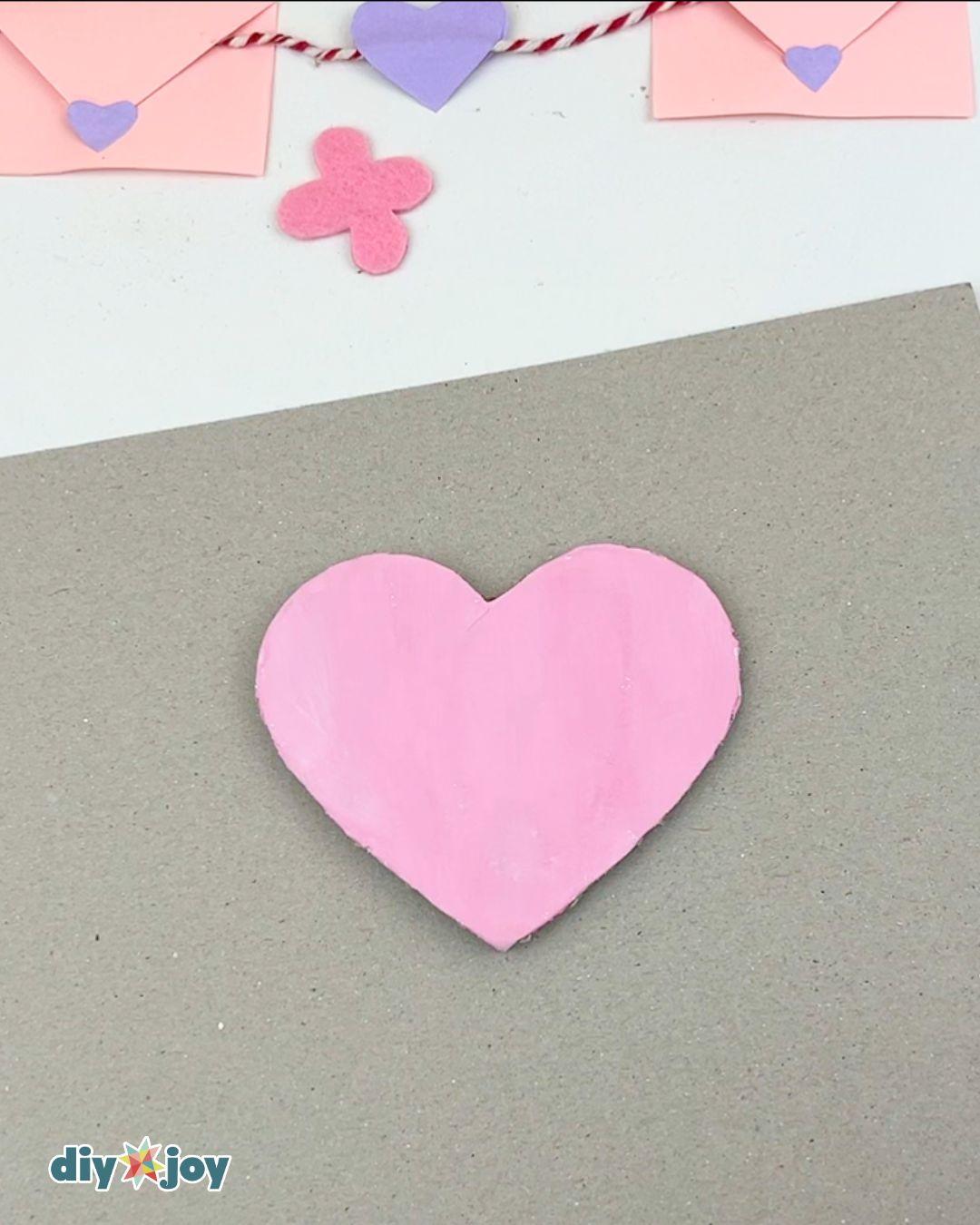 Cardboard Conversation Hearts Valentines Decor — diy valentine's decor