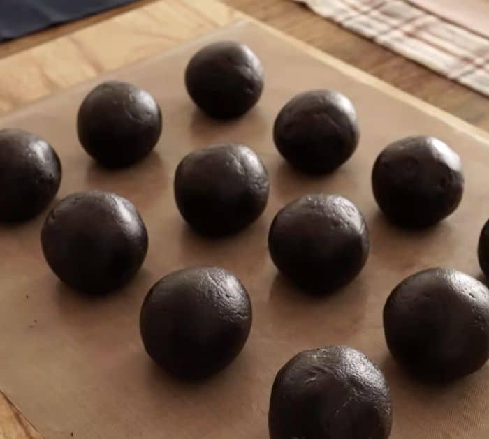4-Ingredient No-Bake Oreo Chocolate Cheese Balls Recipe