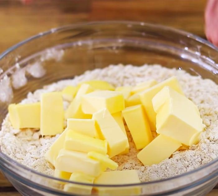 Use Rolled Oats To Make Apple Pie Bars - Crumble Toppings - Fresh Apple Recipes