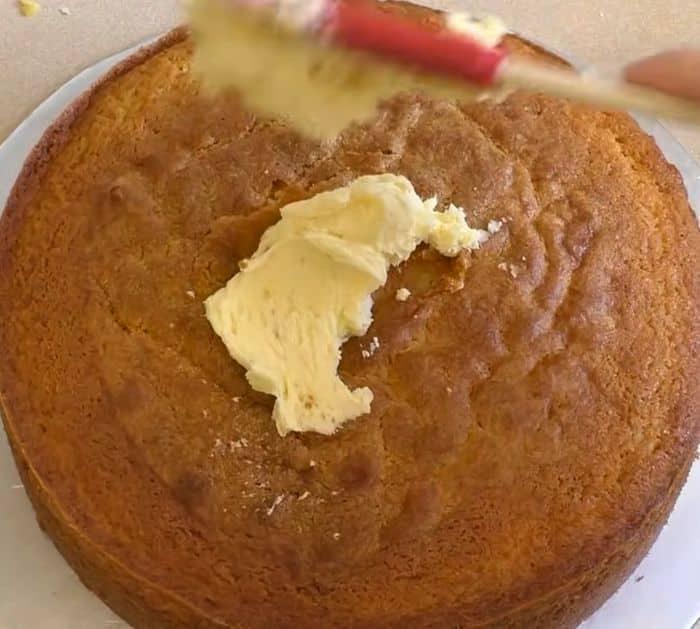 How to Make Lemon Cake With Lemon Glaze