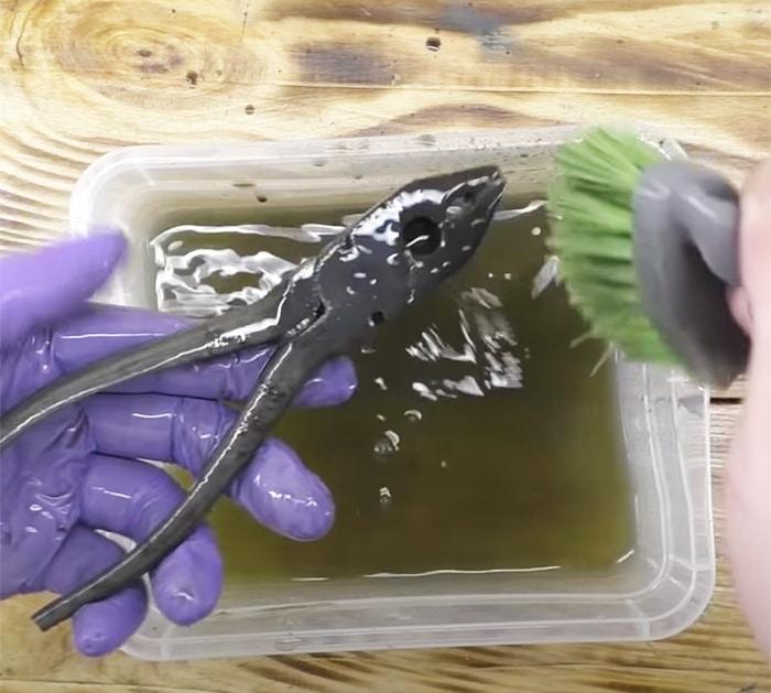 Rust Remover Hack - DIY Rust Remover - How To Clean Rust Off Objects