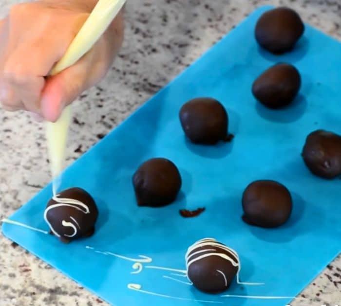 How to Make Bourbon Balls At Home