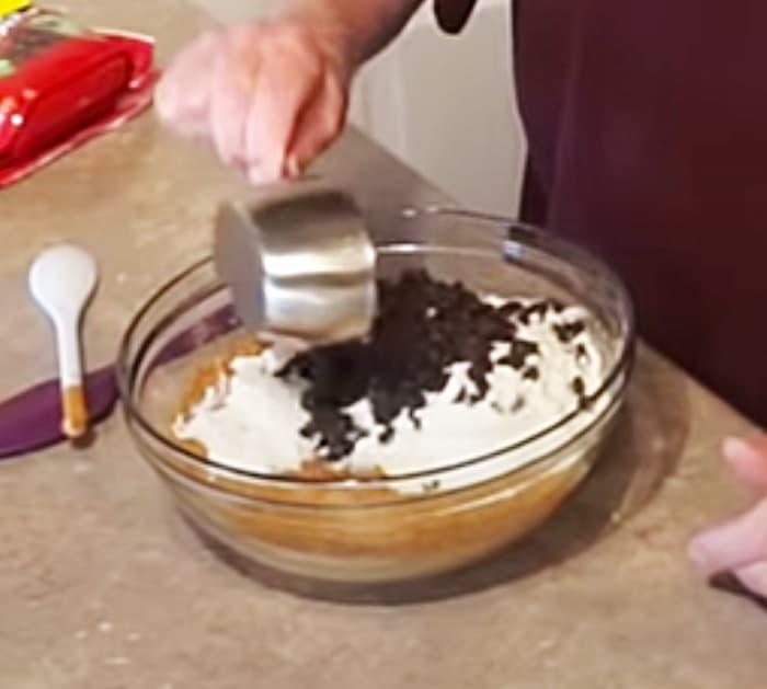 Homemade raisin bread with yeast and water