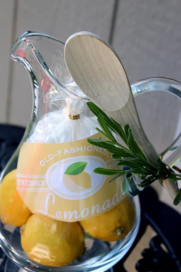 Inexpensive DIY Gifts for Friends | Cool Crafts for Summer | Lemonade DIY Kit in a Pitcher | DIY Projects & Crafts by Sueeye#diygifts #christmas #diy #gifts