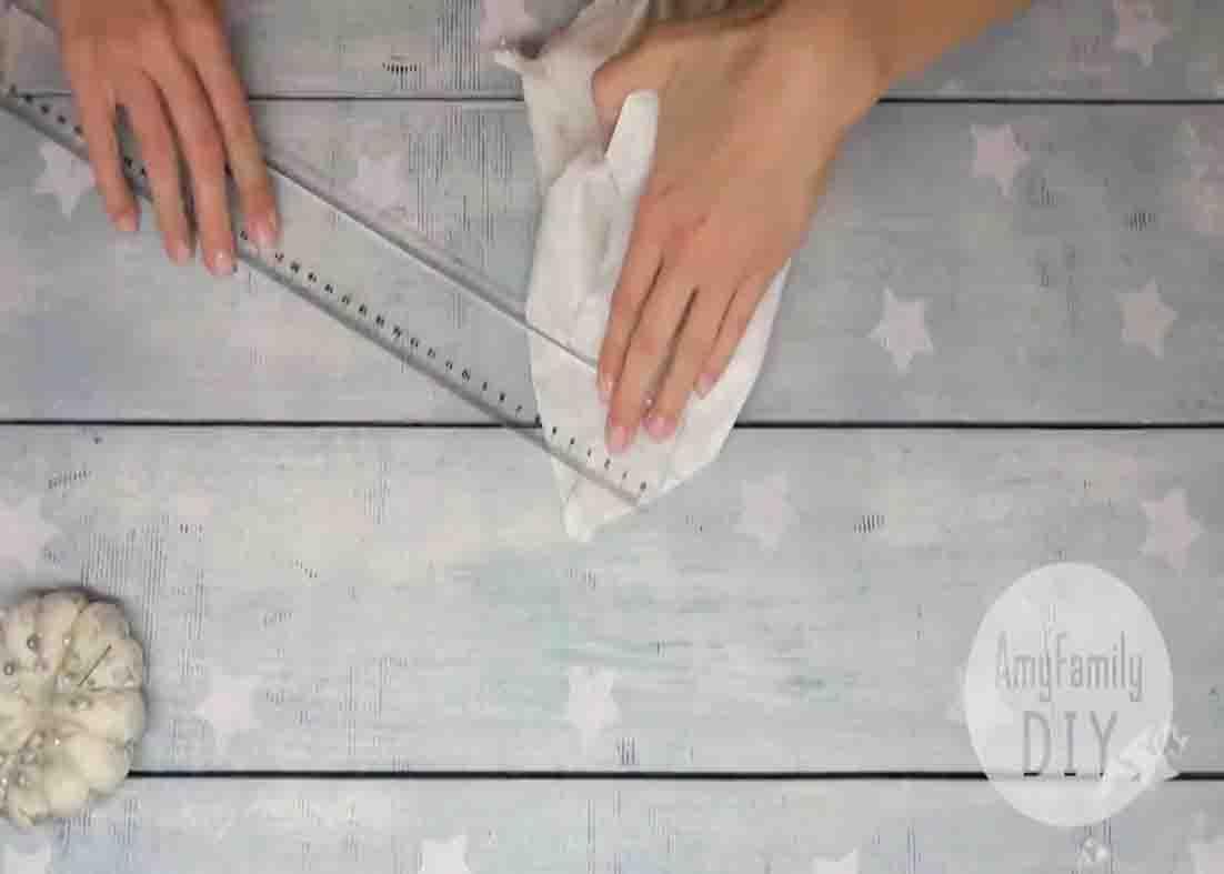 Measuring the corners of the pouch