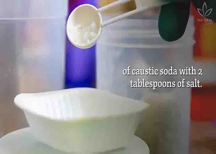 Unclogging the toilet with caustic soda
