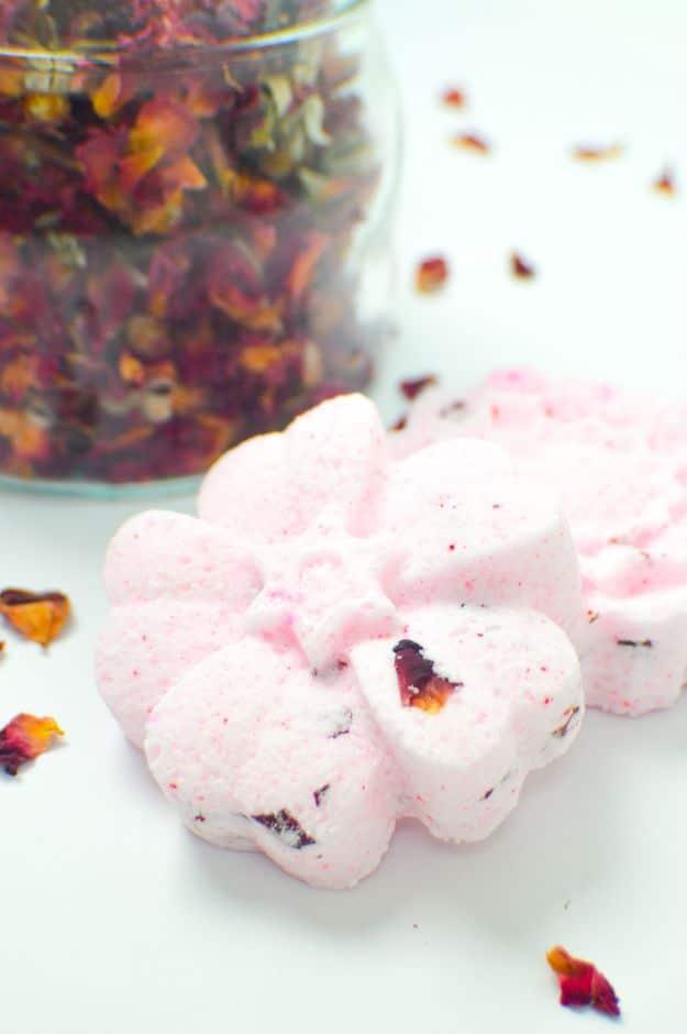 DIY Floral Bath Bombs, simple to whip up before a slow evening at home and softness that lasts well past the first rinse