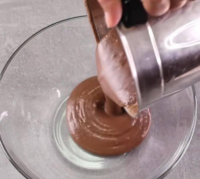 No-Bake 3-Ingredient Chocolate Cake Recipe