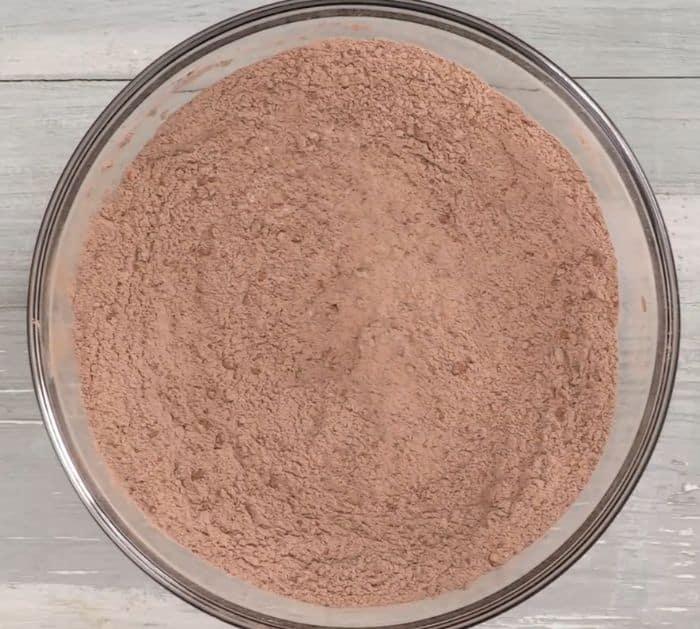 Easy Chocolate-Mayo Cake Ingredients