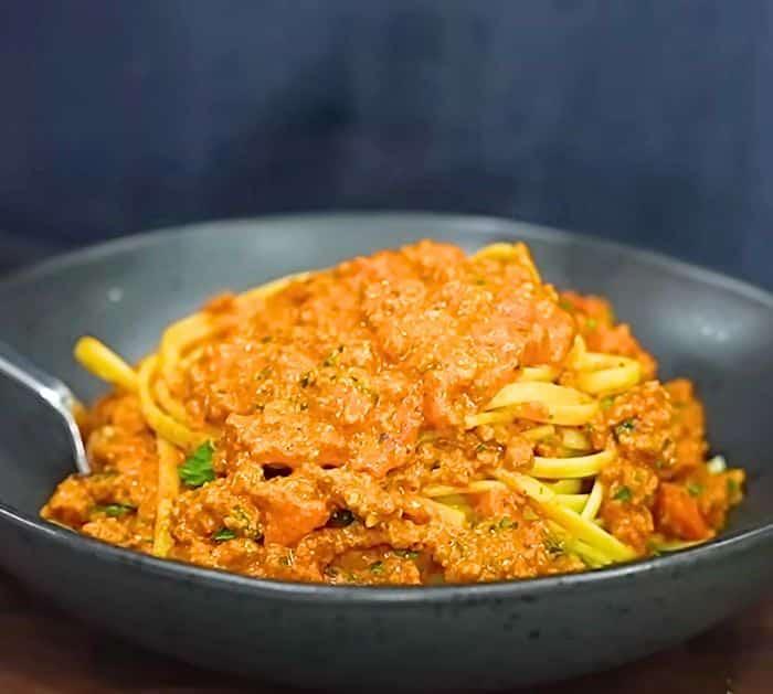 Easy to Make Meaty Bolognese Sauce