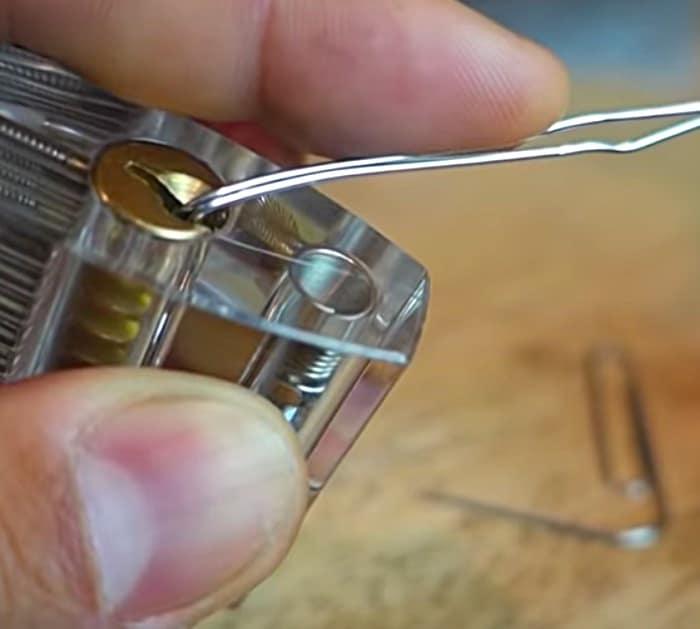 Quick Easy Steps To Pick A Lock With A Paperclip