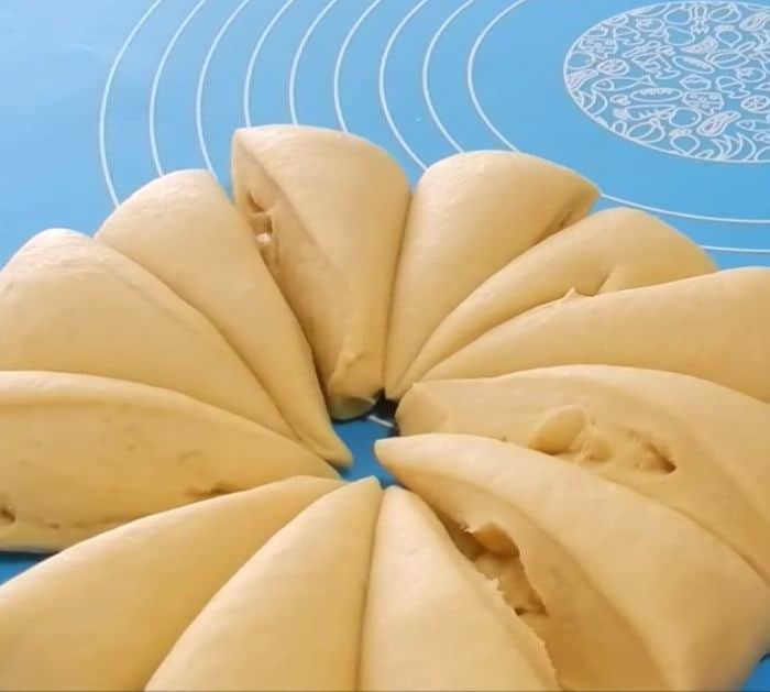 Cheese Butter Garlic Dinner Rolls Recipe