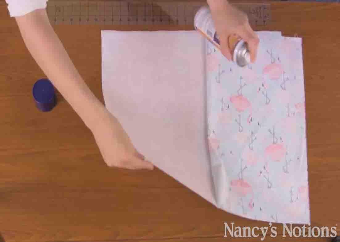 Basting the fabric for the double-faced quilt